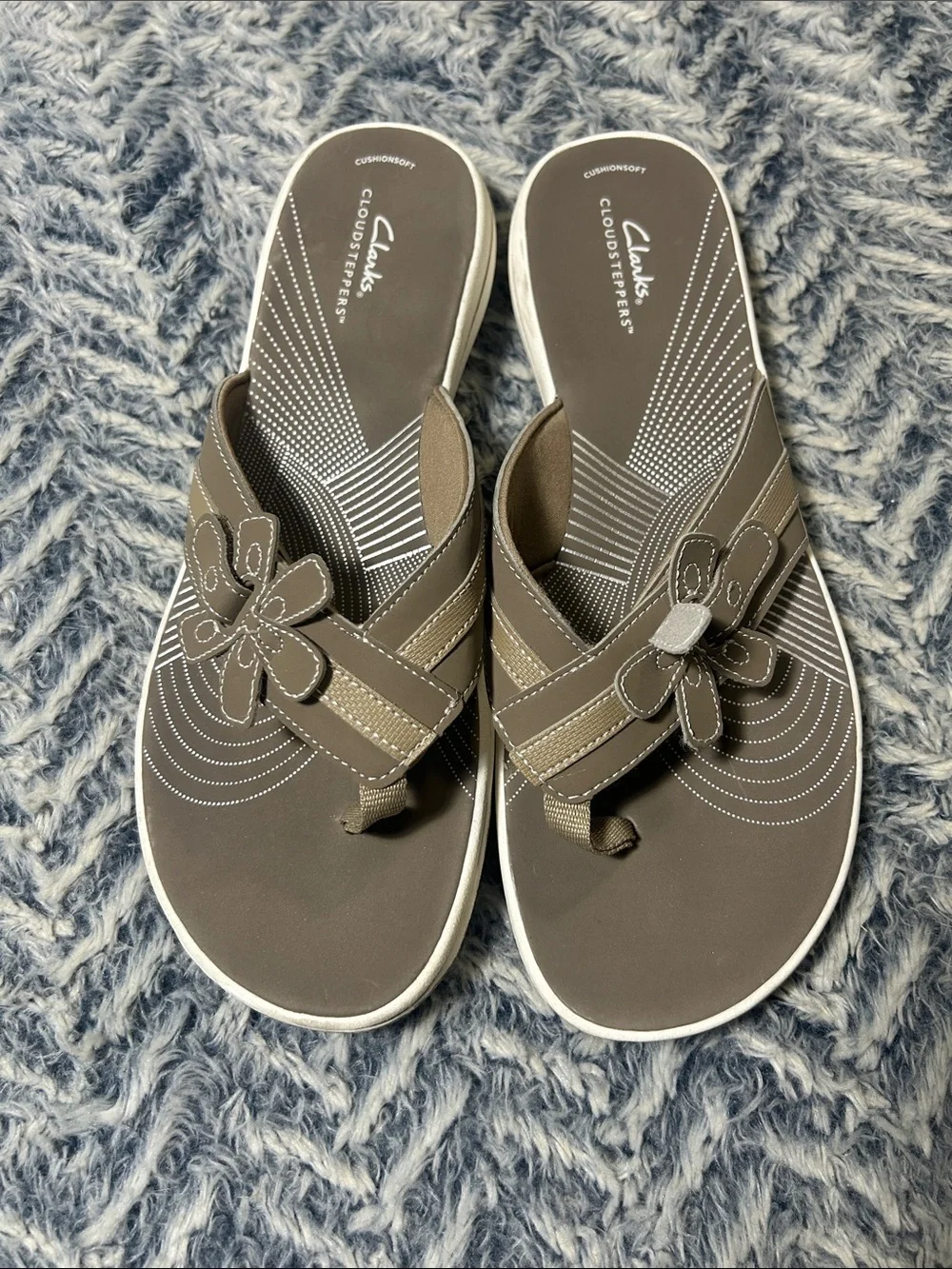 Clarks Women's Cloudsteppers Brinkley Flora Taupe Slip-On Thong Sandals